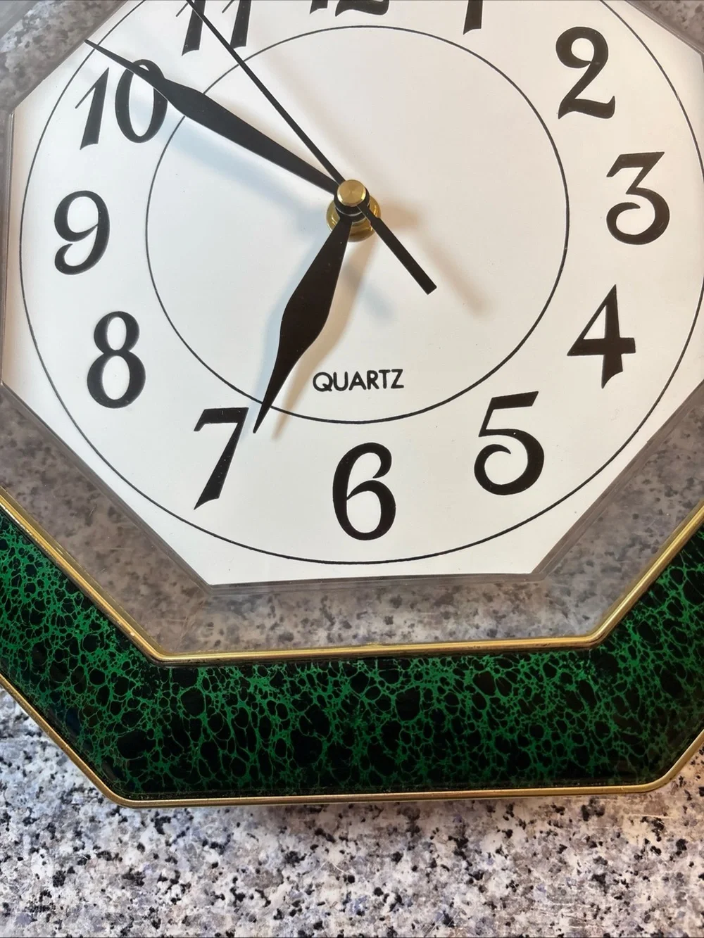 Vintage 80s Quartz Wall Clock/Beautiful Condition & Works Perfectly